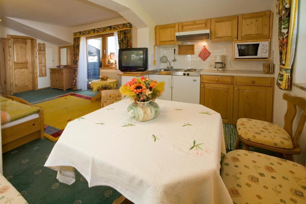 アプテナウHaus Alpengluehnアパートメント 部屋 写真
